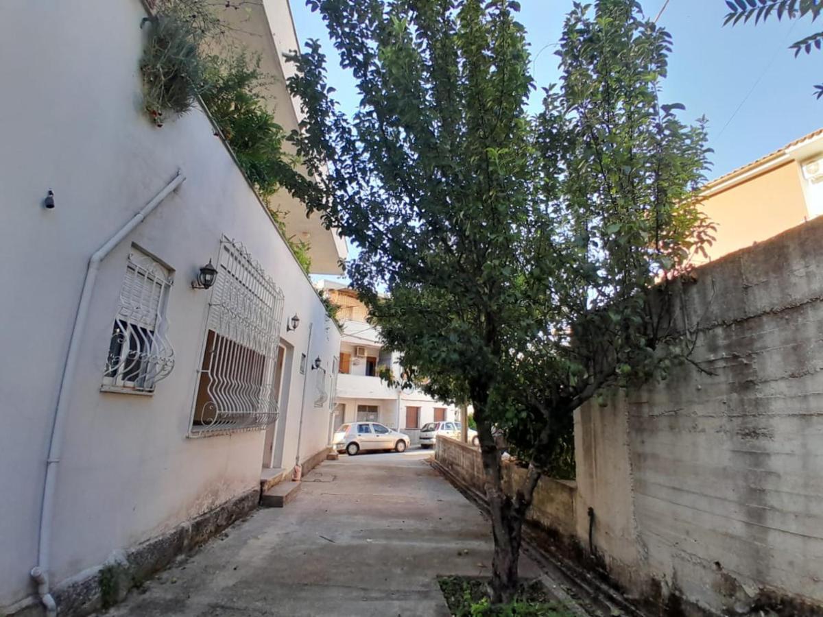 Apartment Taverna Laberia 2 *